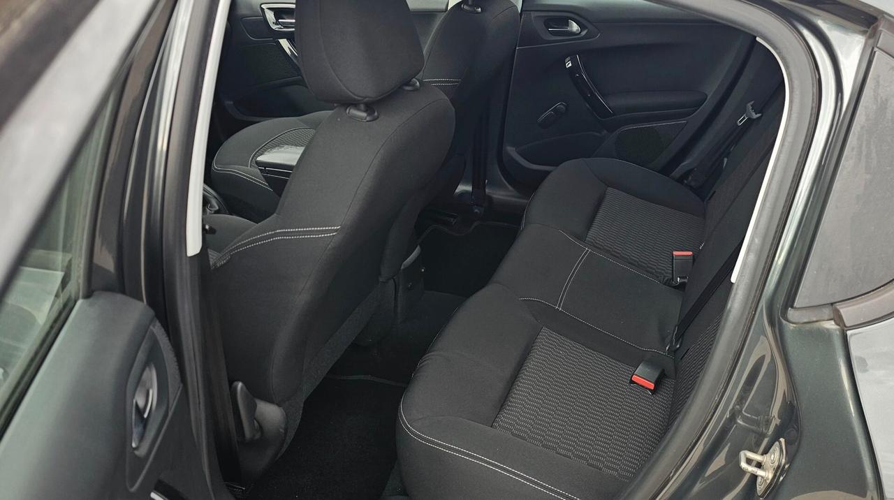 Peugeot 208 PureTech 82 5p. GPL Allure