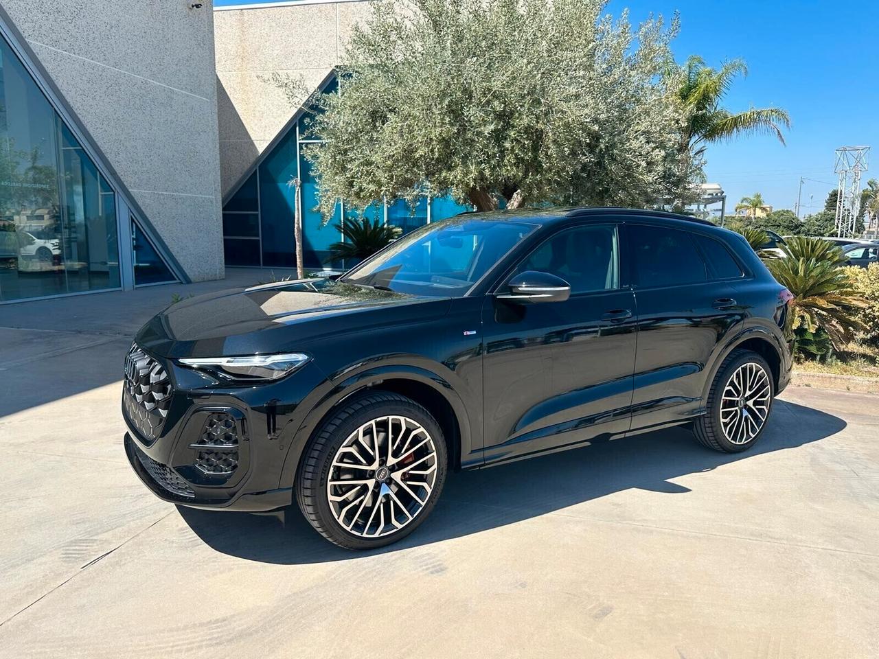 Audi Q5 MHEV+ S tronic possibilità noleggio no scoring