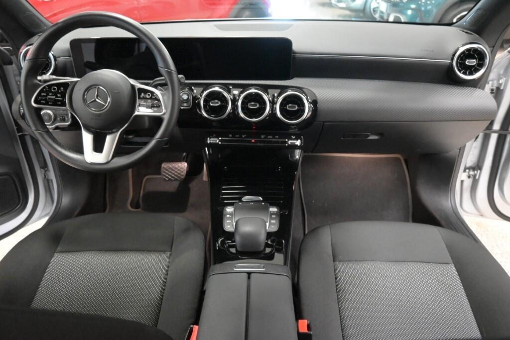 Mercedes-benz CLA 180 180D 116CV AUTOMATIC BUSINESS SOLUTION ( NAVI PREMIUM - PARK ASSISTANT ) CC. 1950