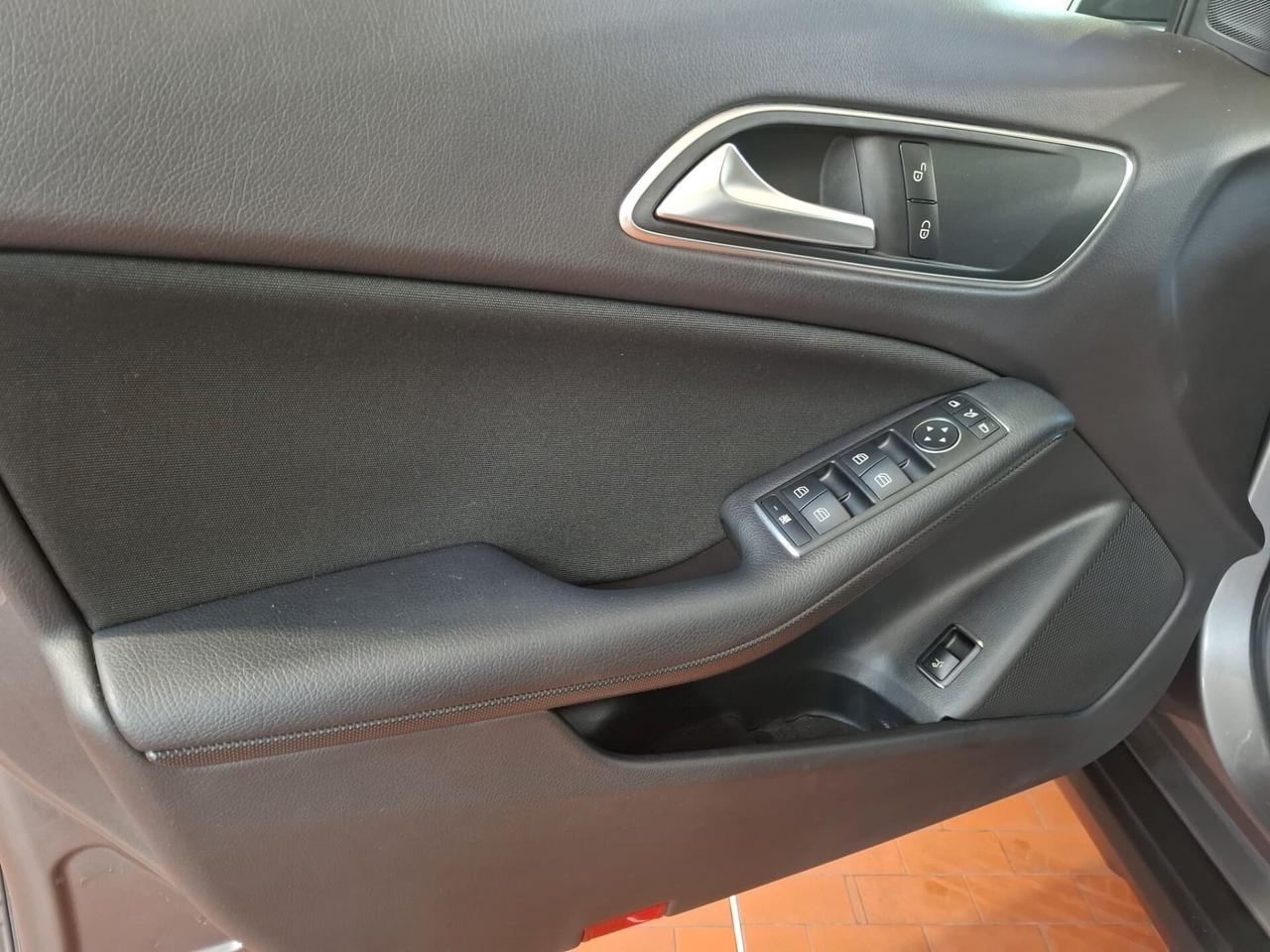 Mercedes-benz GLA 180 d Automatic Premium full optional