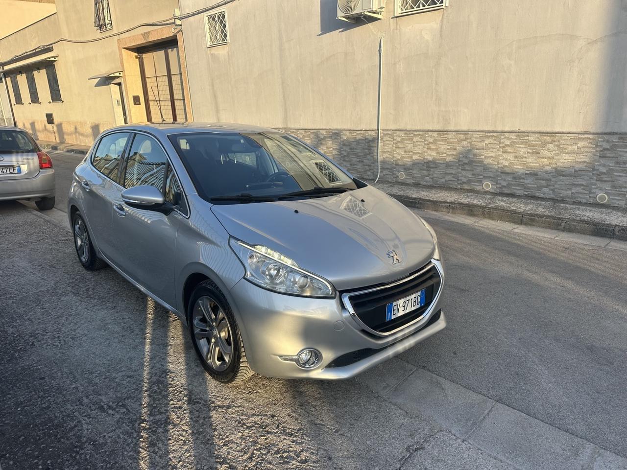 Peugeot 208 1.4 HDi 68 CV Allure 2014