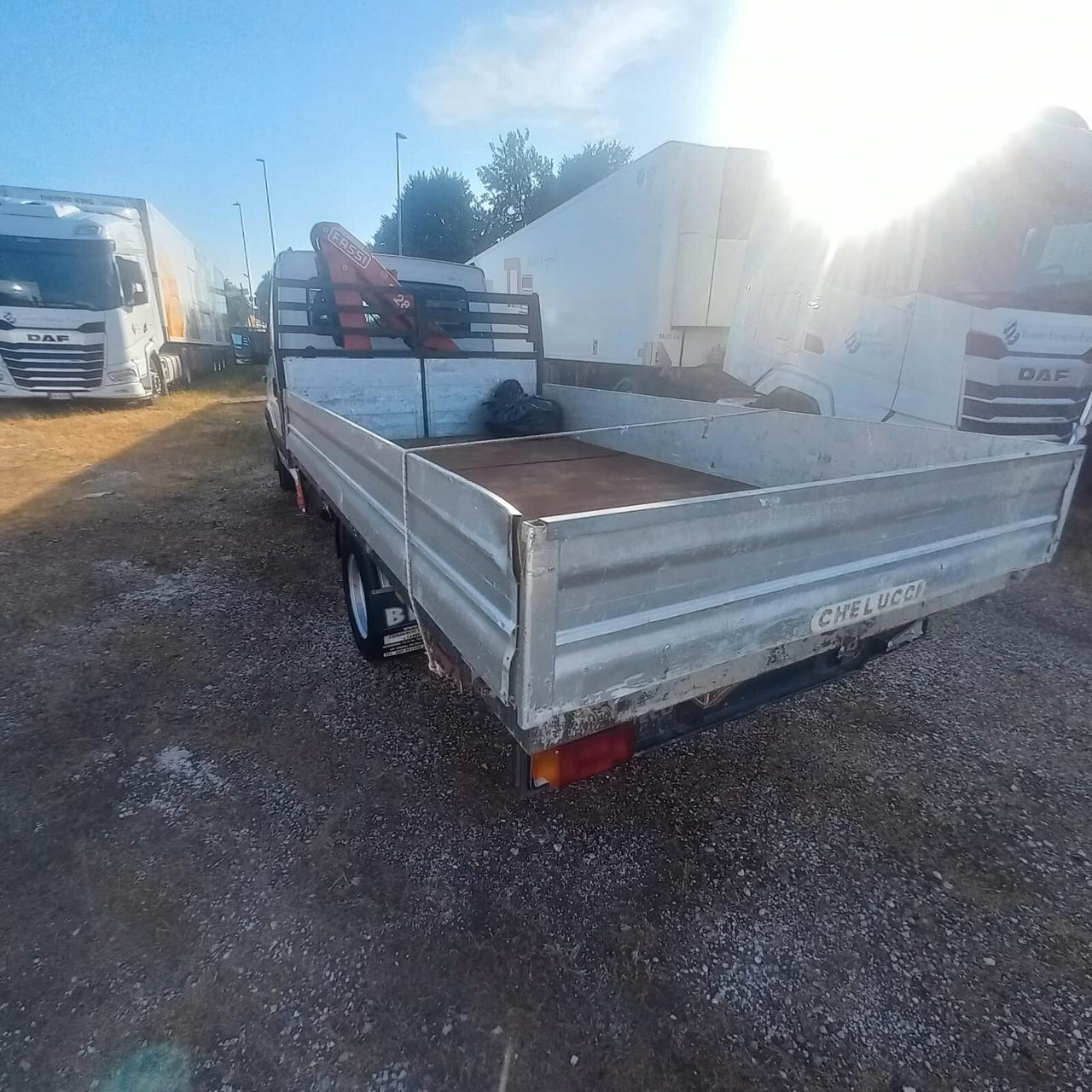 FURGONE IVECO DAILY CON GRU