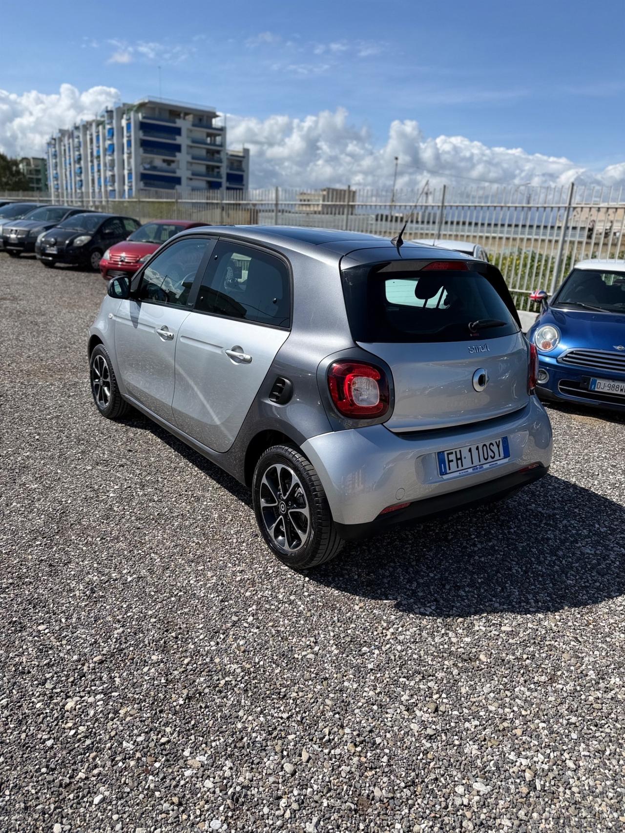 Smart ForFour 70 1.0 twinamic Safetown Silver