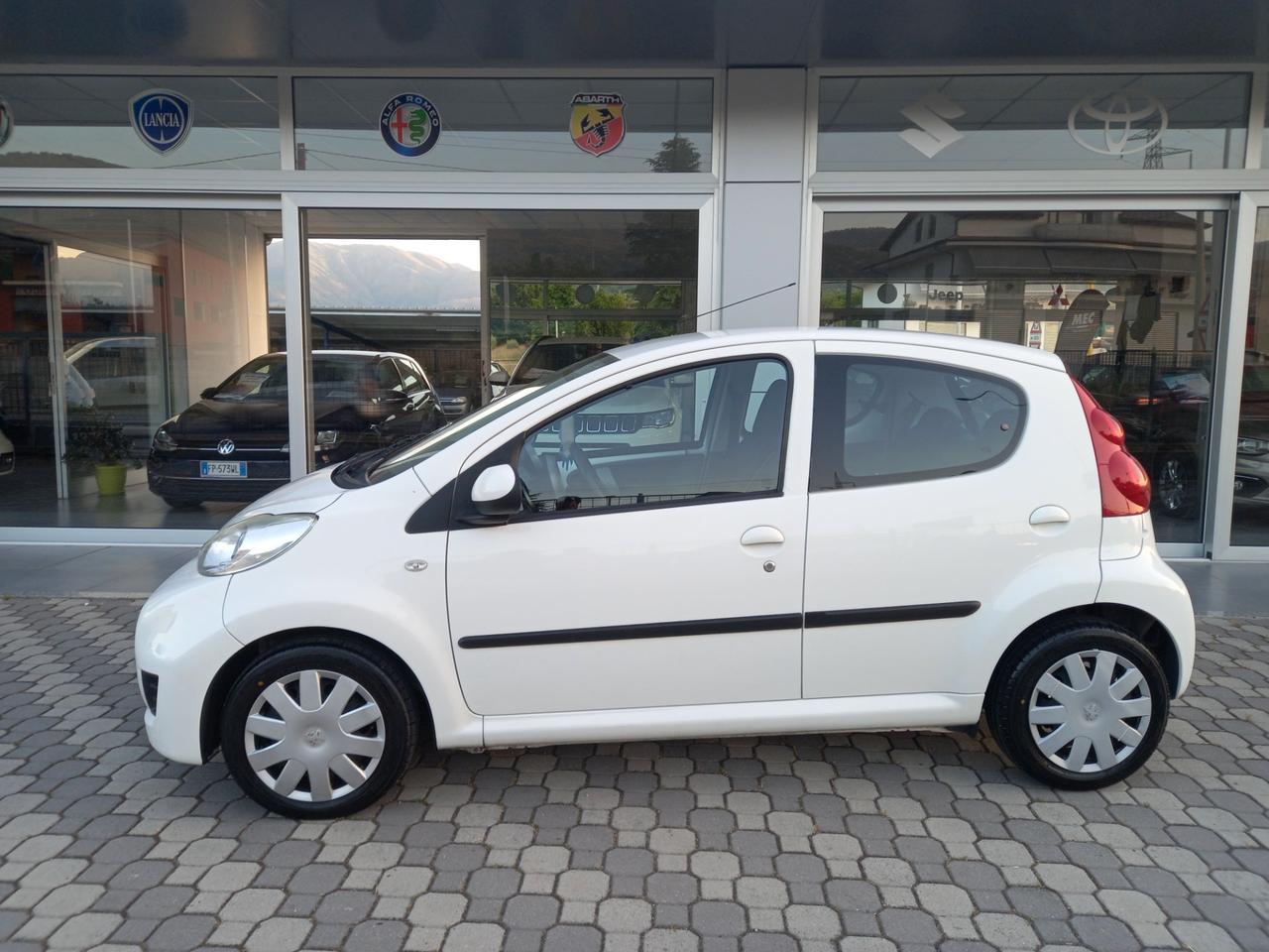 Peugeot 107 * RESTYLING* 1.0 5 PORTE 2Tronic CAMBIO AUTOMATICO