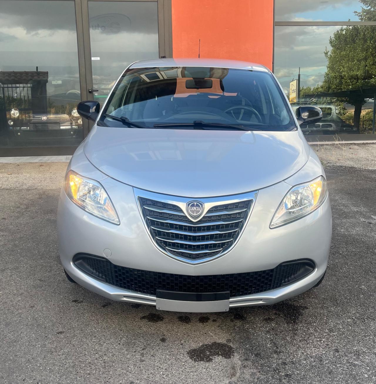 Lancia Ypsilon 1.2 69 CV5porte Silver-soloKm47500-