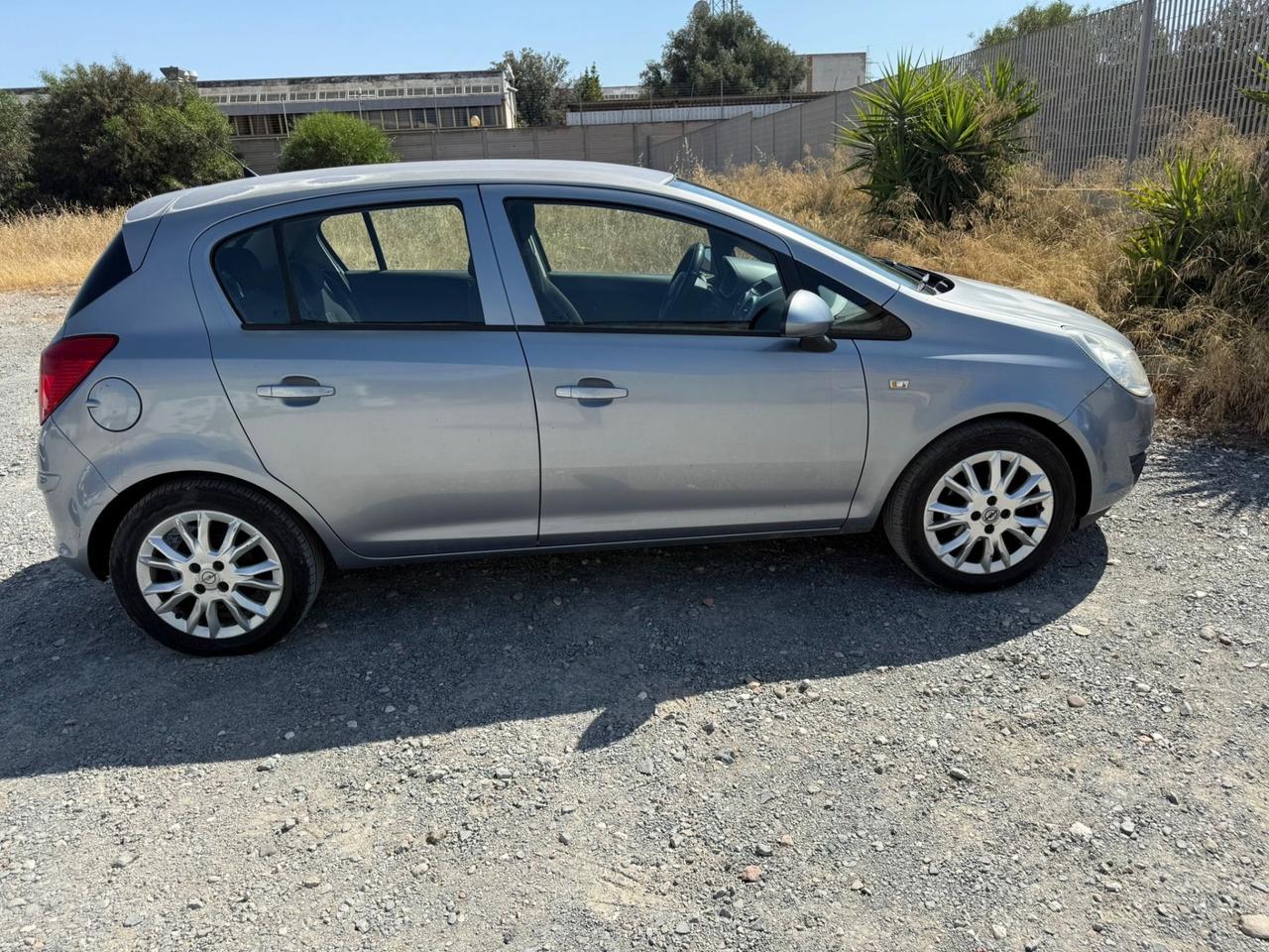 Opel Corsa 1.3 Diesel 75CV-5 porte-Neopatentati