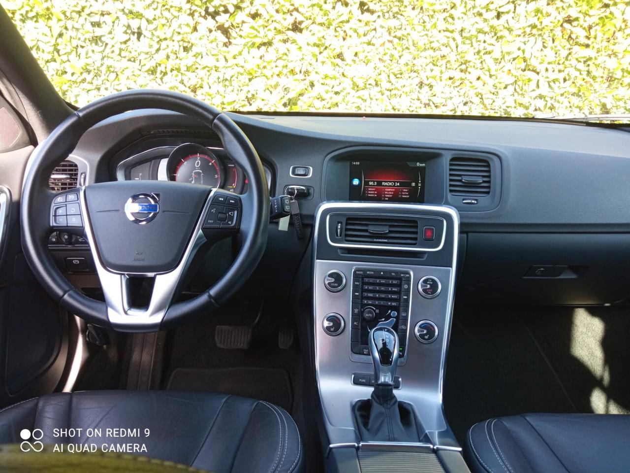 VOLVO V60 D6 Twin Engine Geartronic Momentum
