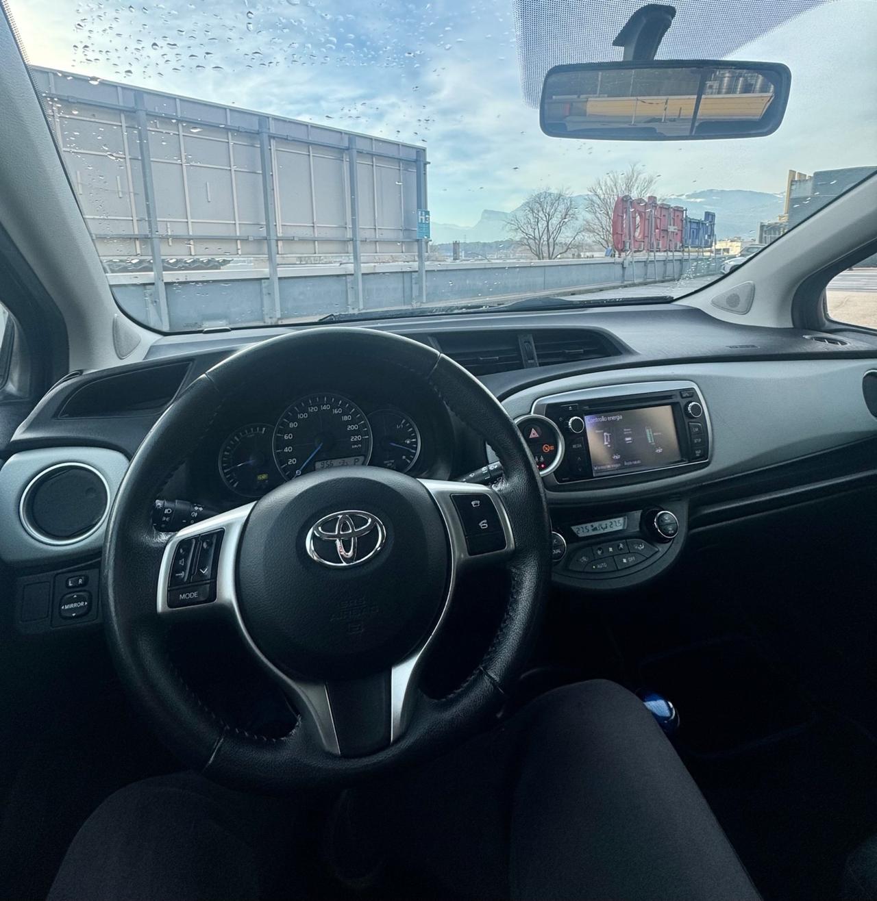 Toyota Yaris 1.5 Hybrid 5p Lounge Neopatentati