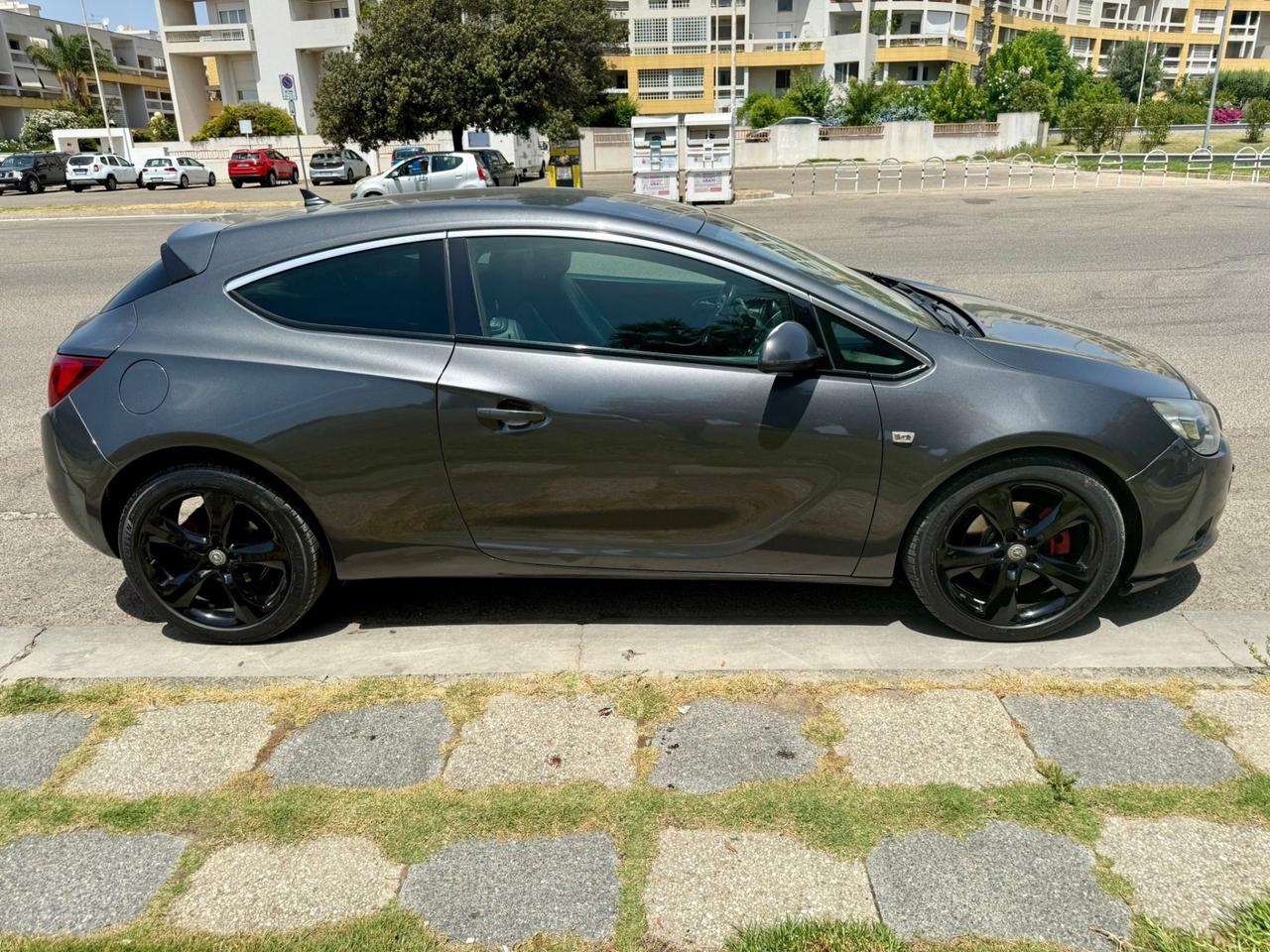 Opel Astra 2.0 CDTI 165CV - Navi-Cerchi 19