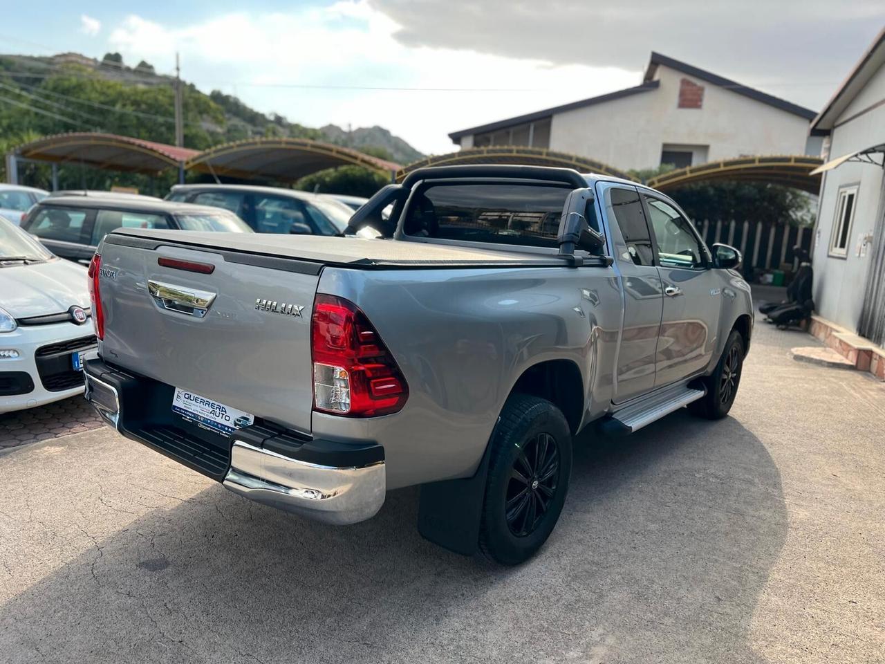 Toyota Hilux 2.4 D-4D 4WD 4 porte Extra Cab Lounge KM 45MILA UNICO PROP.4X4 IVA ESPOSTA