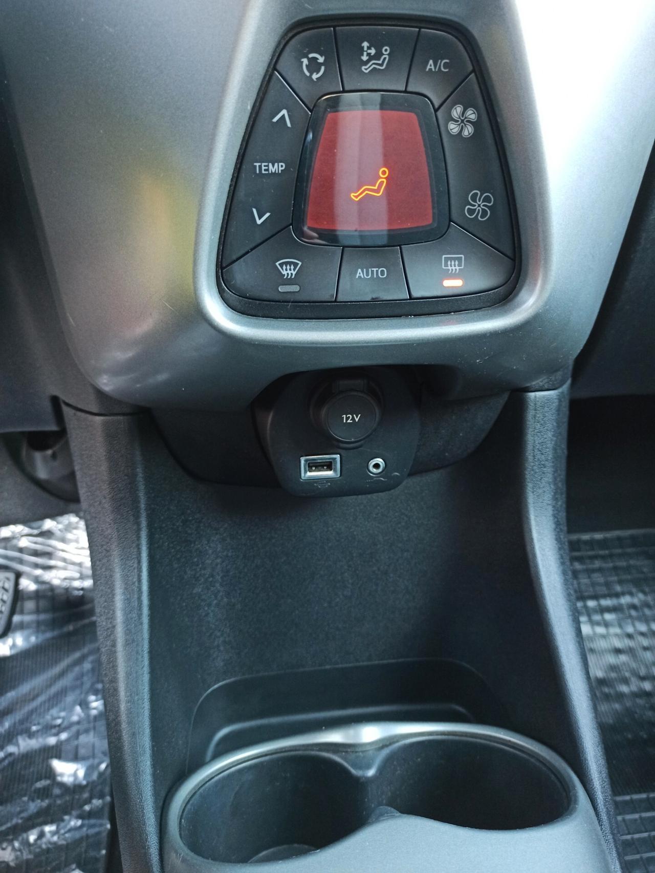 Toyota Aygo 1.0 VVT-i 69 CV 3 porte x-clusiv