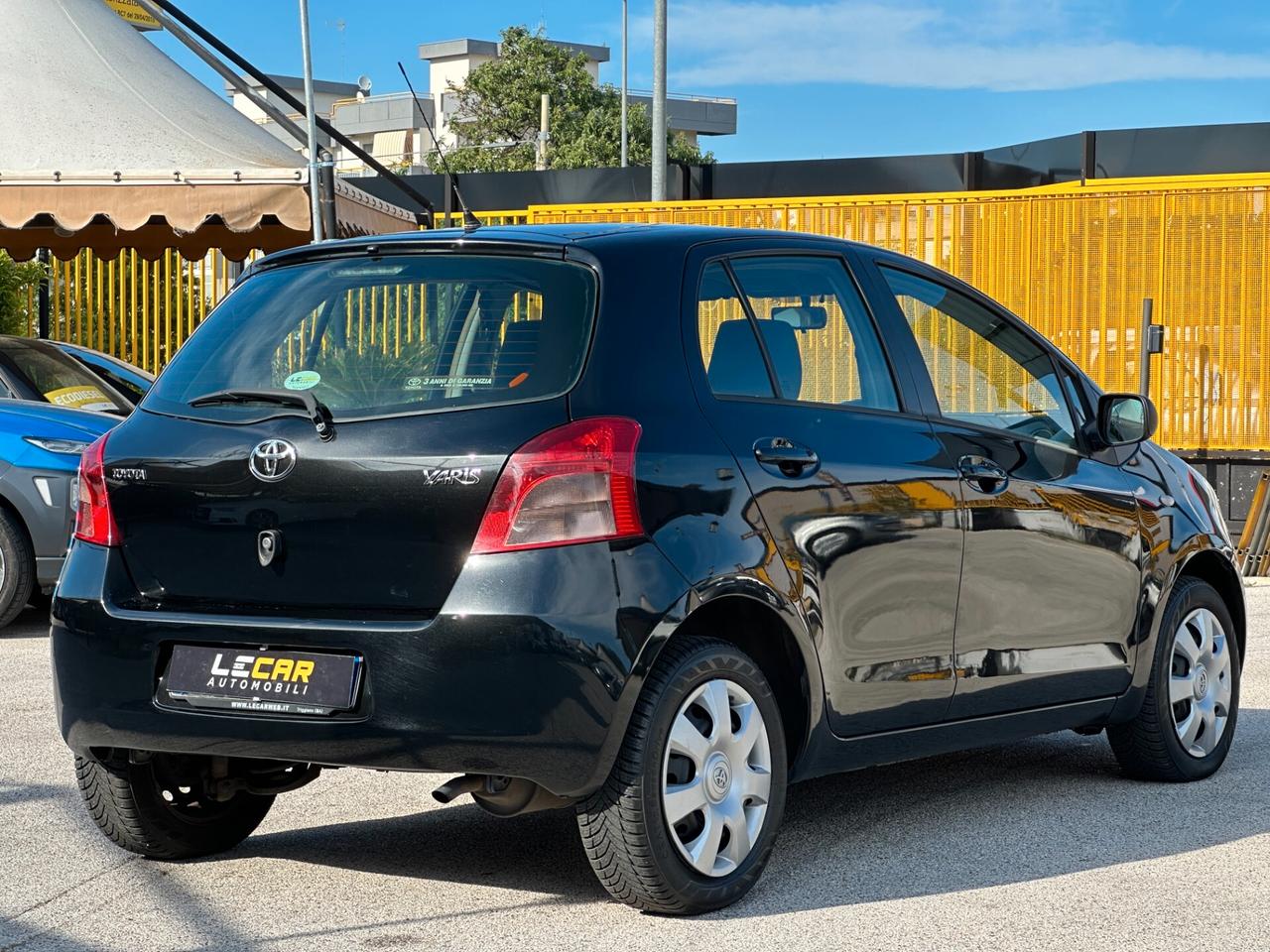 TOYOTA Yaris 1.0 5 porte Now