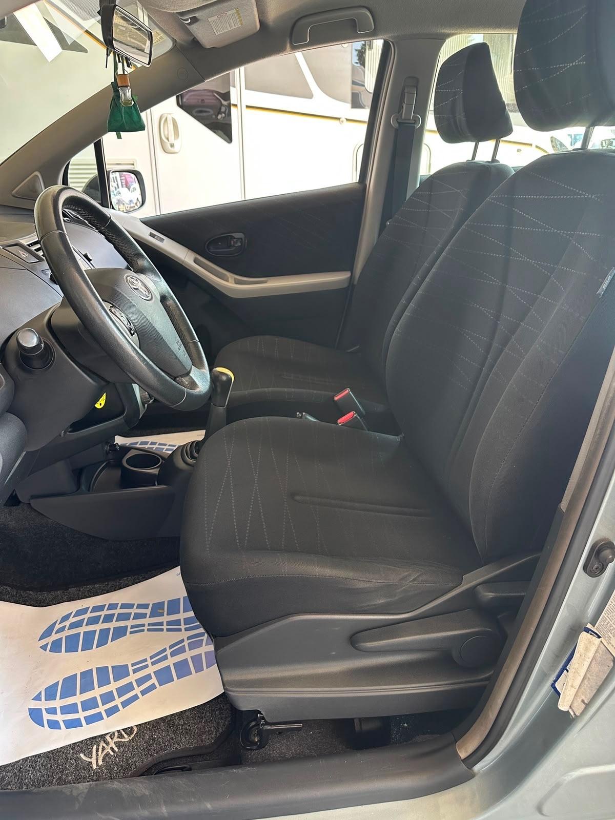 Toyota Yaris 1.0 5 porte