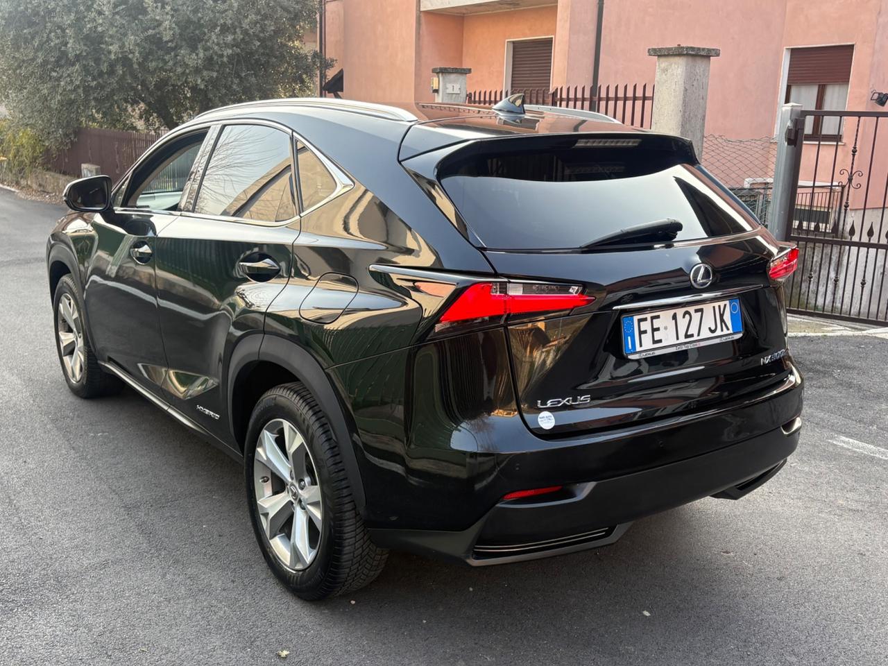 Lexus NX 300h Hybrid 4WD Luxury FULL OPTIONAL