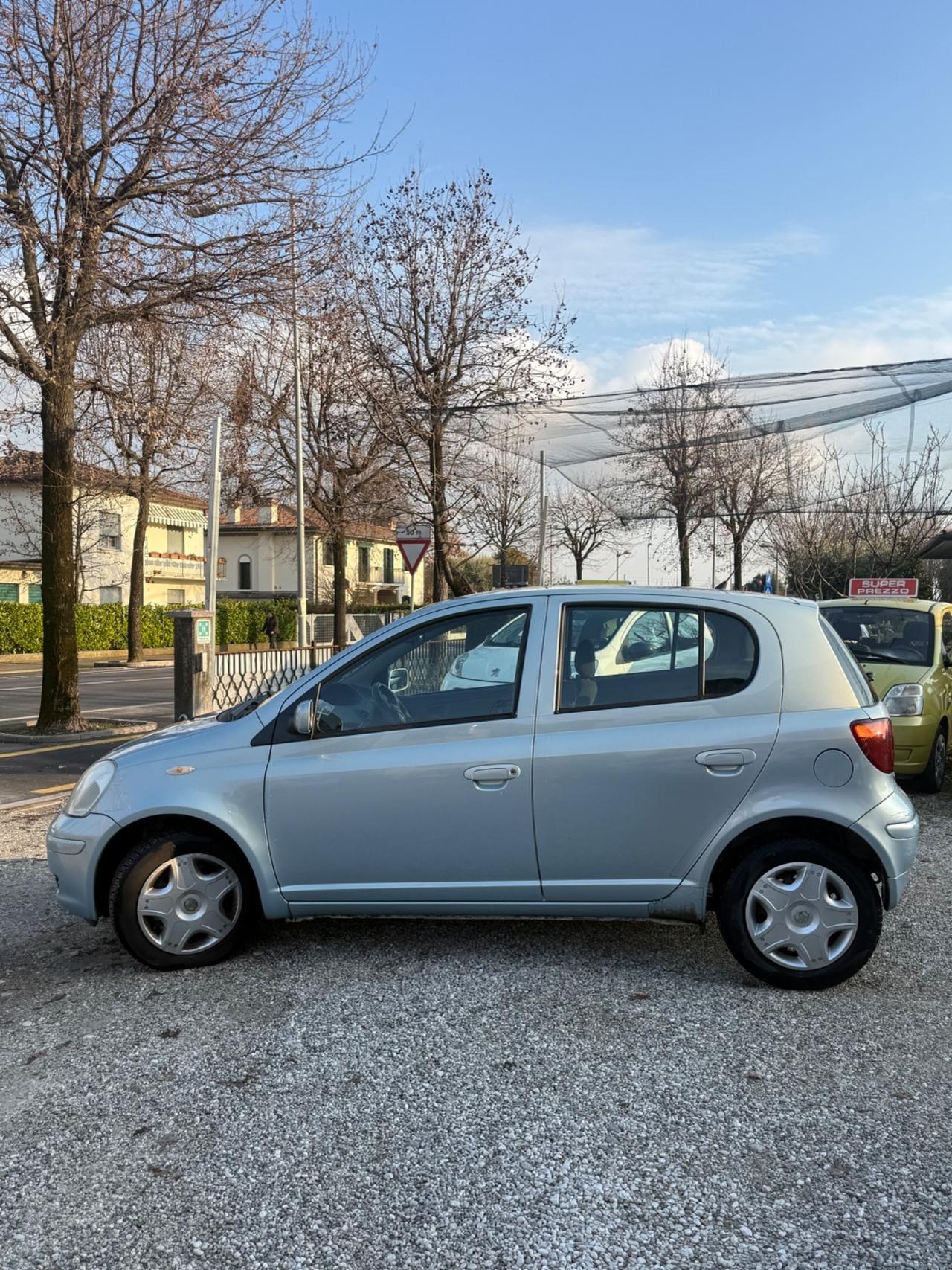 Toyota Yaris 1.0i 16V cat 5 porte Sol