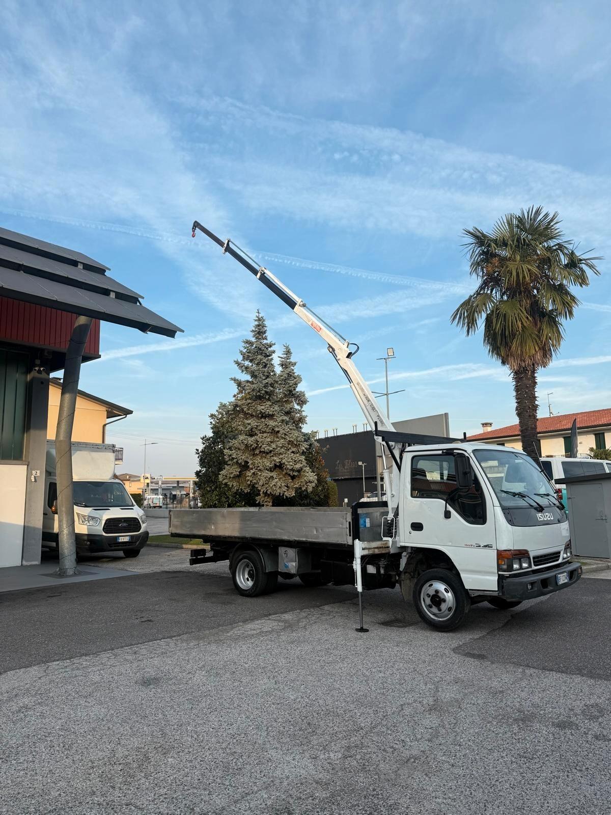 ISUZU NPR69L CON GRU BONFIGLIOLI