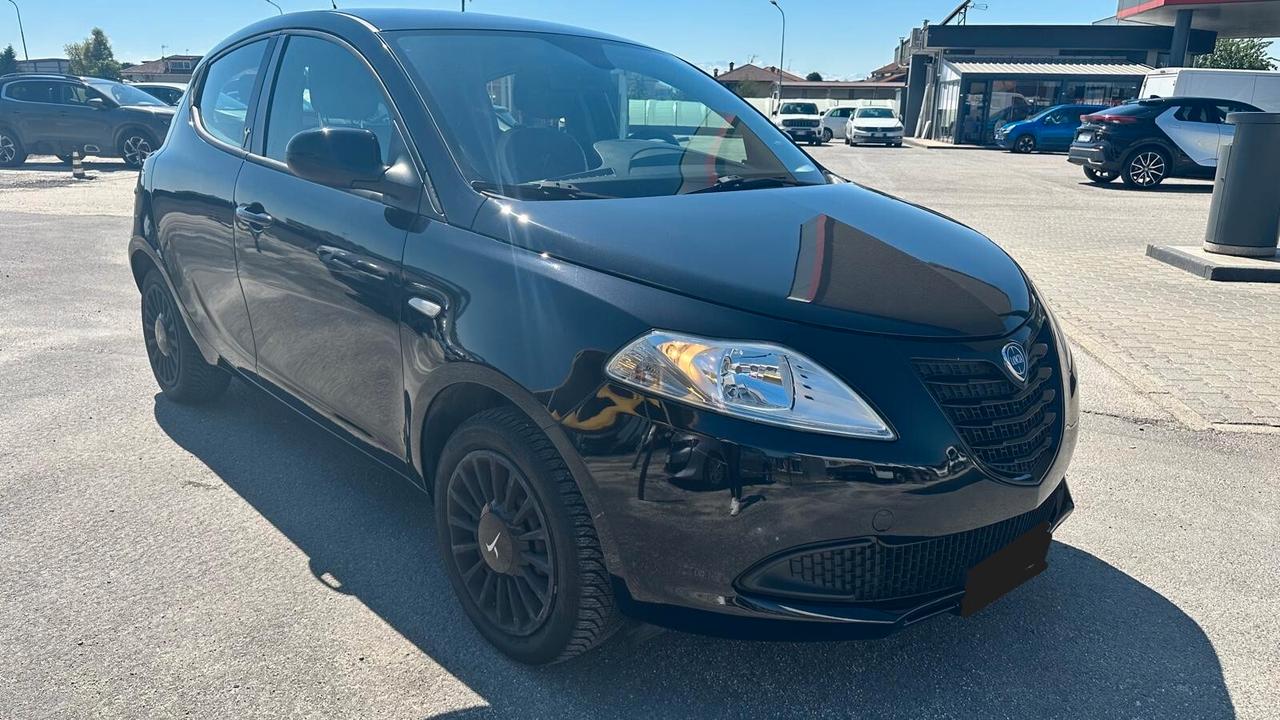 Lancia Ypsilon 1.2 69 CV 5 porte S&S Silver