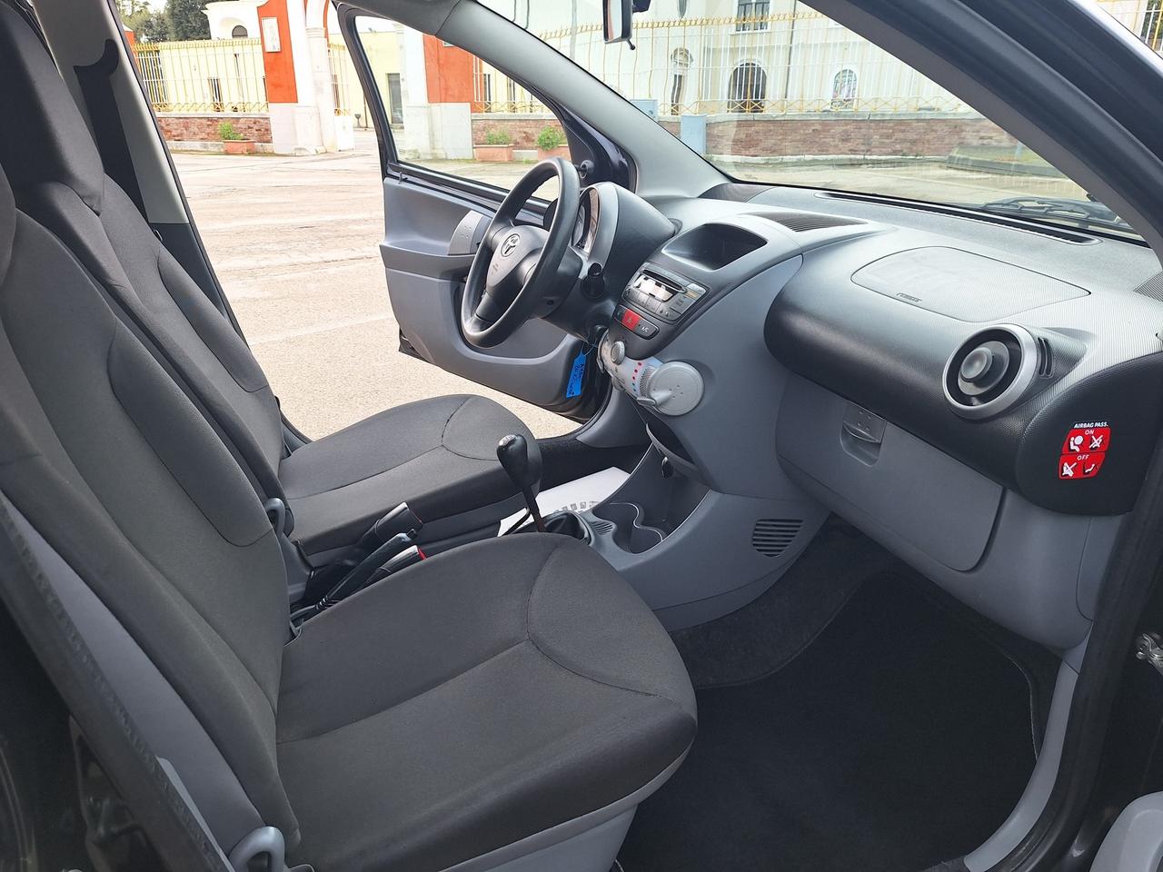 Toyota Aygo 1.0 VVT-i 5 porte Active 2012