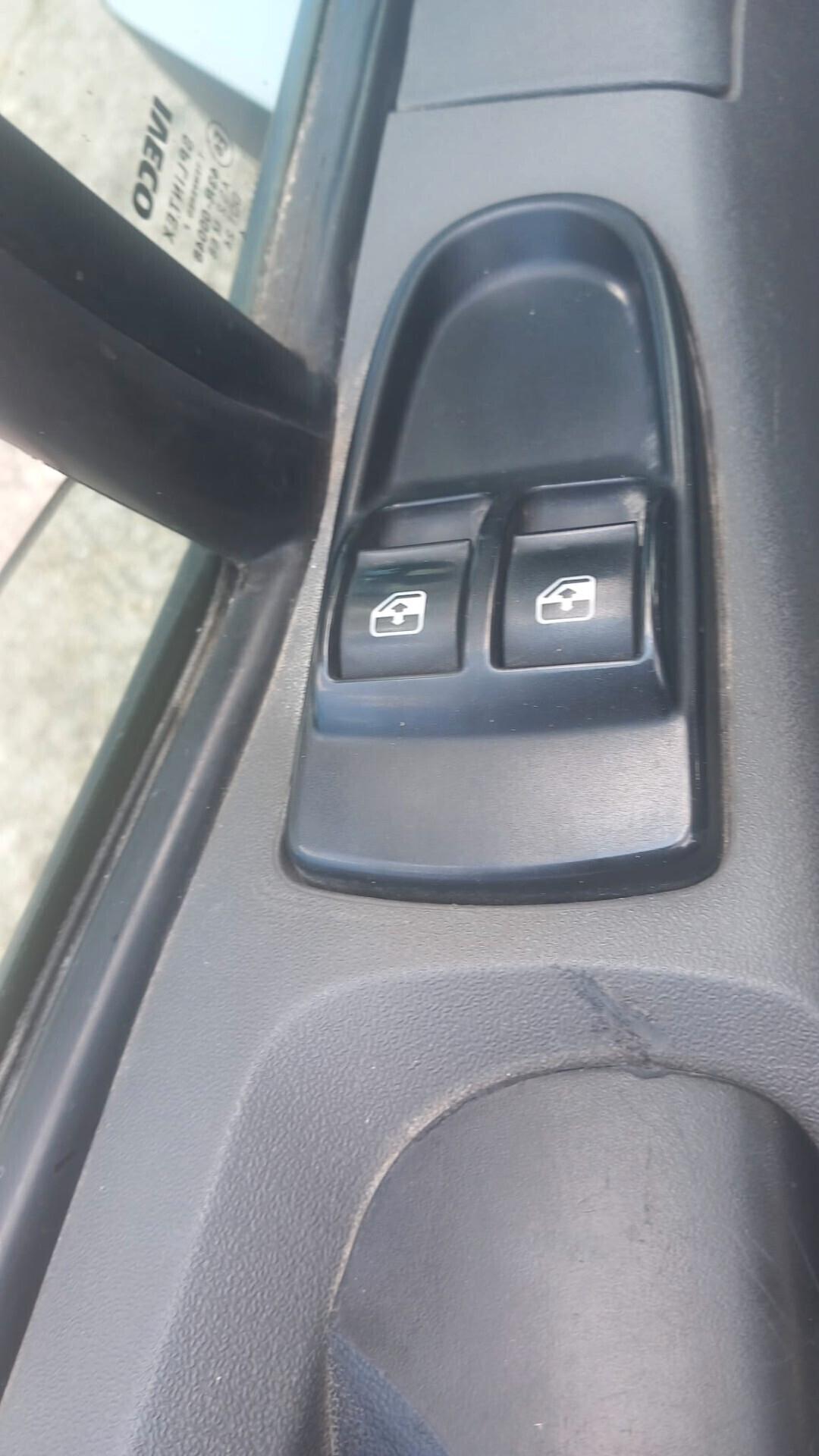 Iveco Daily 35C15D 2.3 HPT doppia cabina 7 posti trilaterale