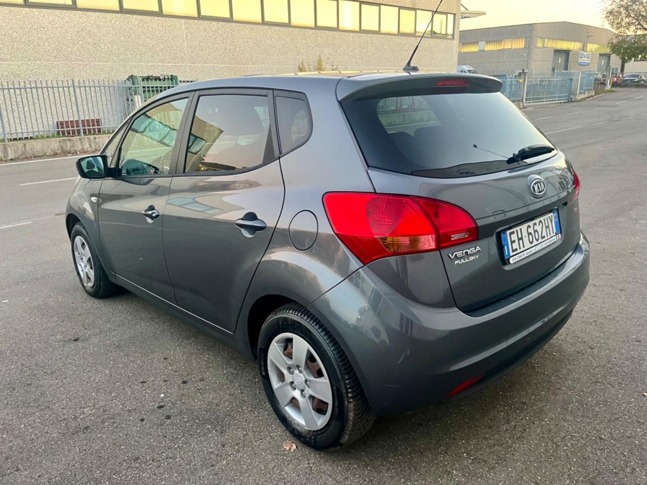 Kia Venga 1.4benz 2011 152.000km perfetta per neopatentati