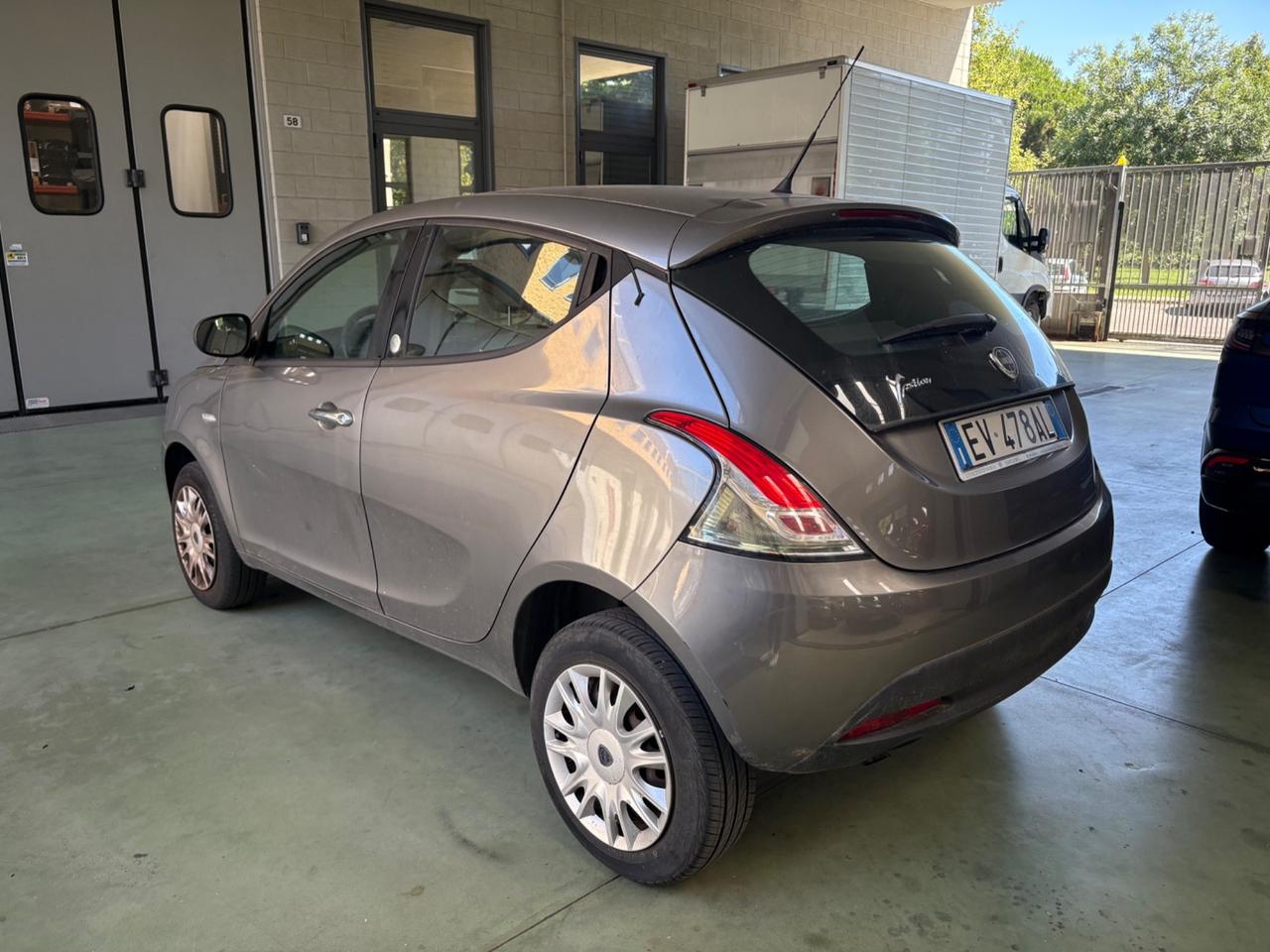 Lancia Ypsilon 0.9 TwinAir 85 CV 5 porte Metano Ecochic Gold