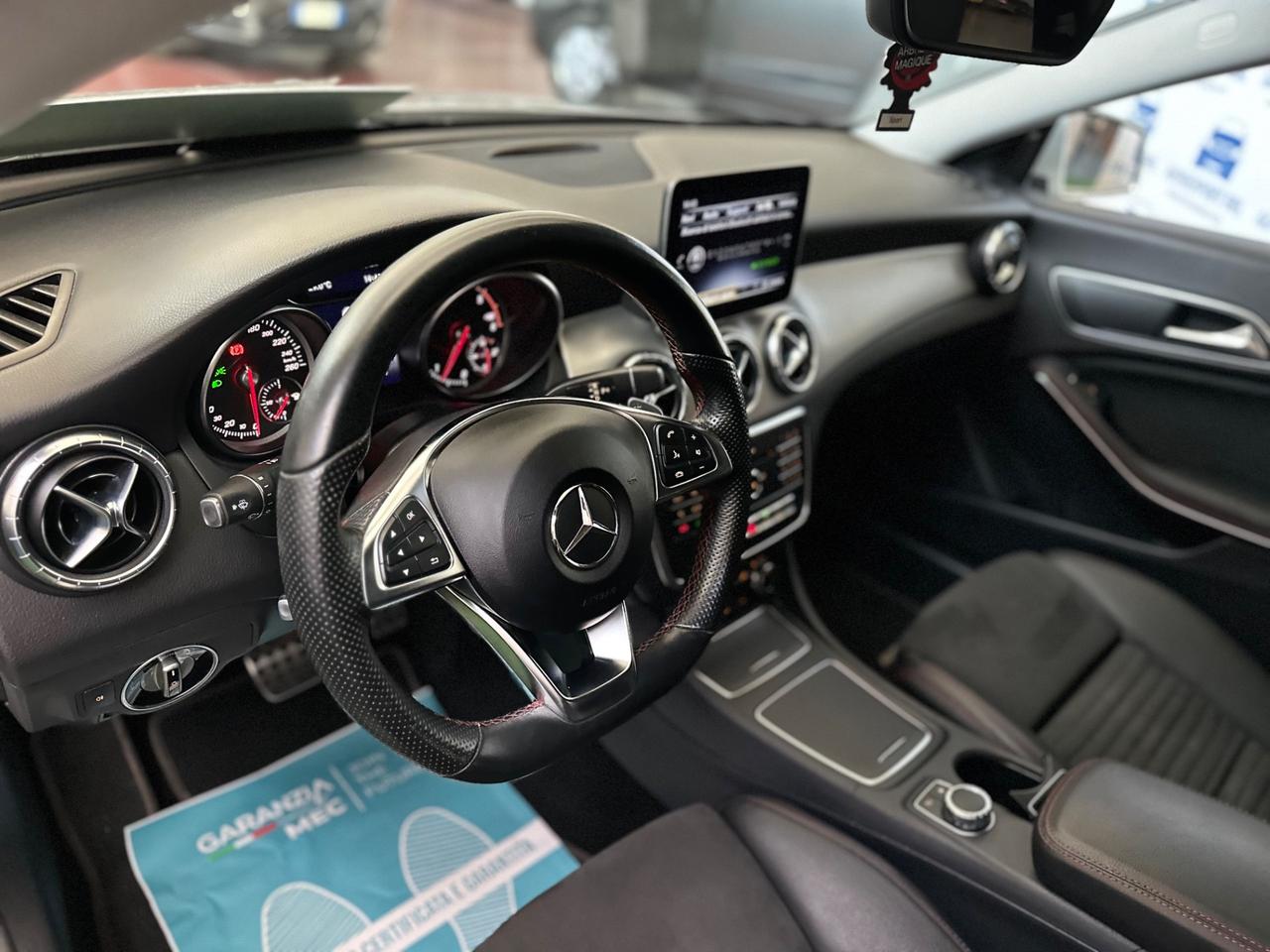 Mercedes-benz CLA 200 d Auto Premium/ 4 Matic