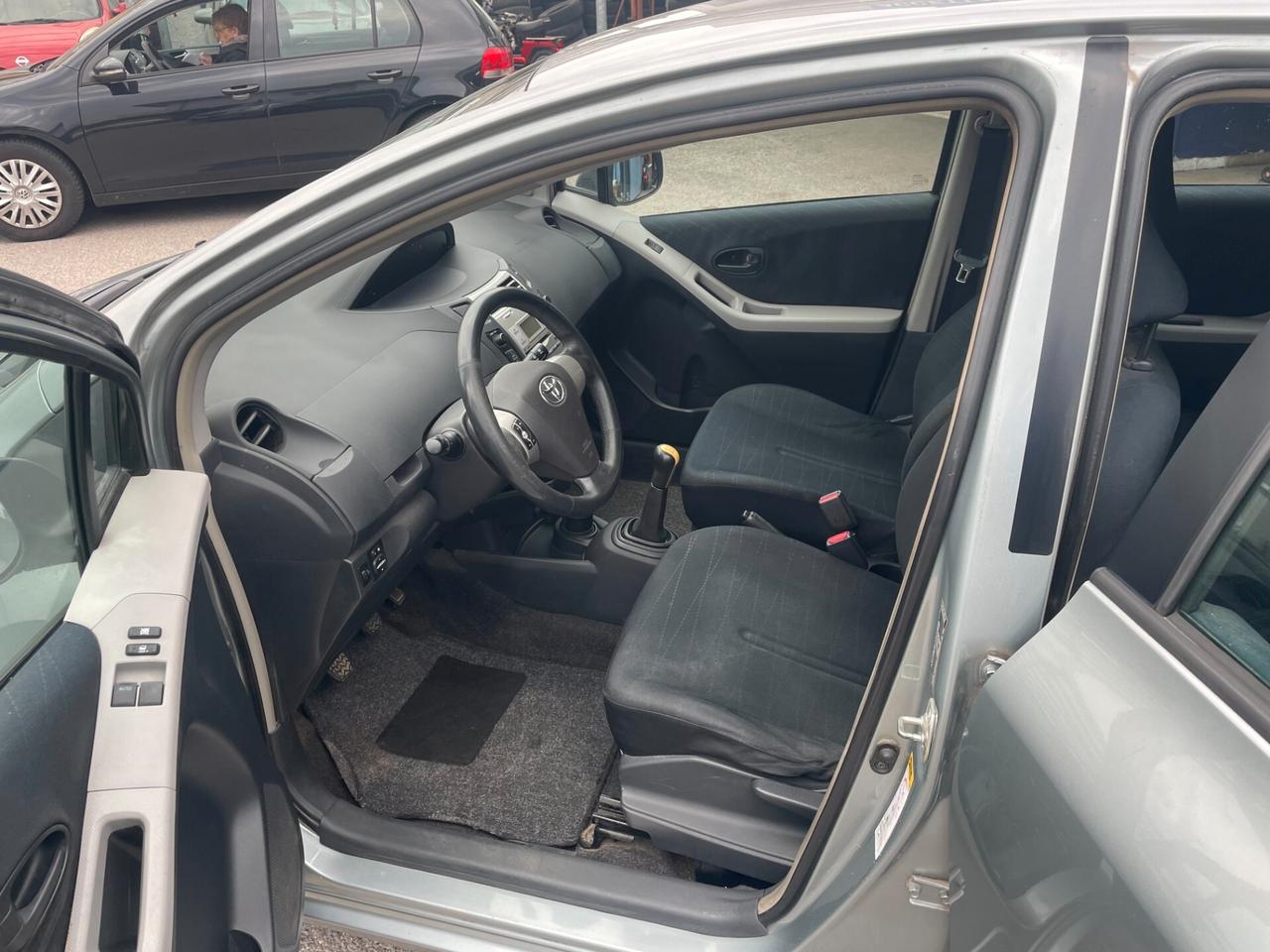 Toyota Yaris 1.0 5 porte