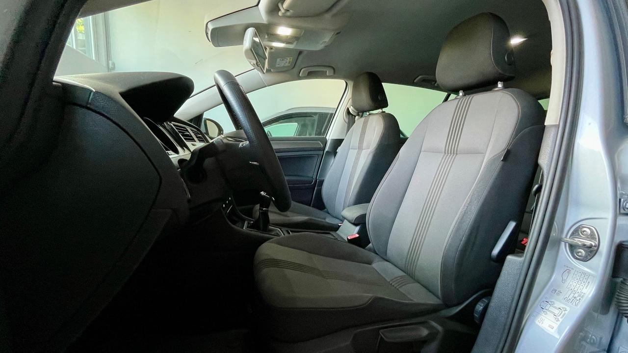 VOLKSWAGEN GOLF 1.6 COMFORT LINE BLUEMOTION TECHNOLOGY TDI 110 CV - FULL LED, NEOPATENTATI