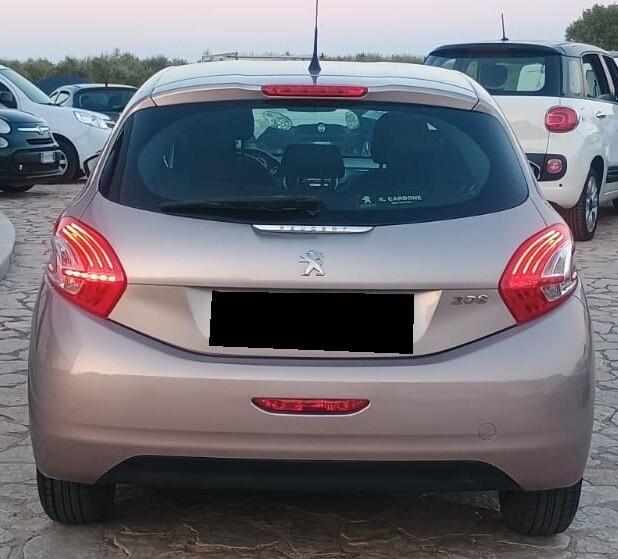 Peugeot 208 1.4 HDi 68 CV 5 porte Allure