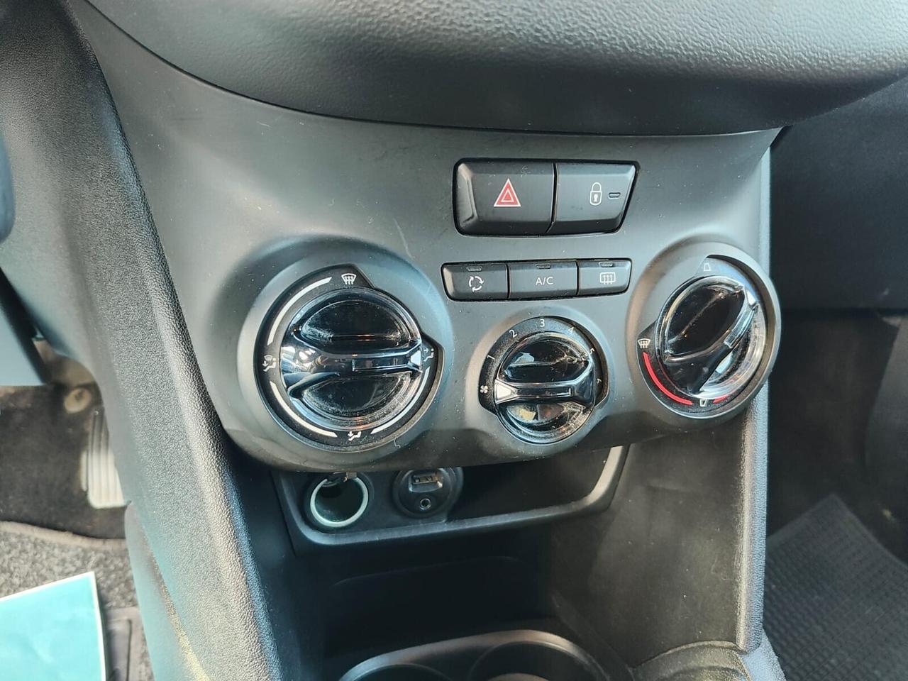 Peugeot 208 BlueHDi 75 5 1.6hdi adatta per neopate