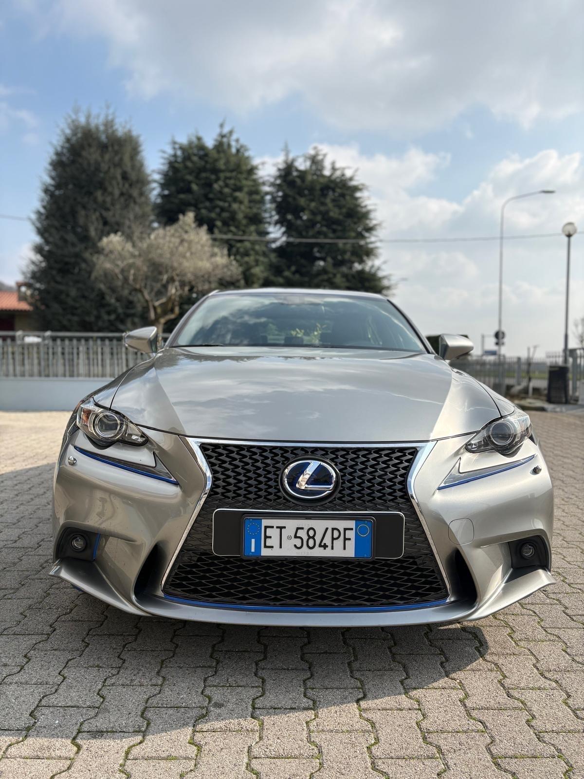 Lexus IS Hybrid FSport