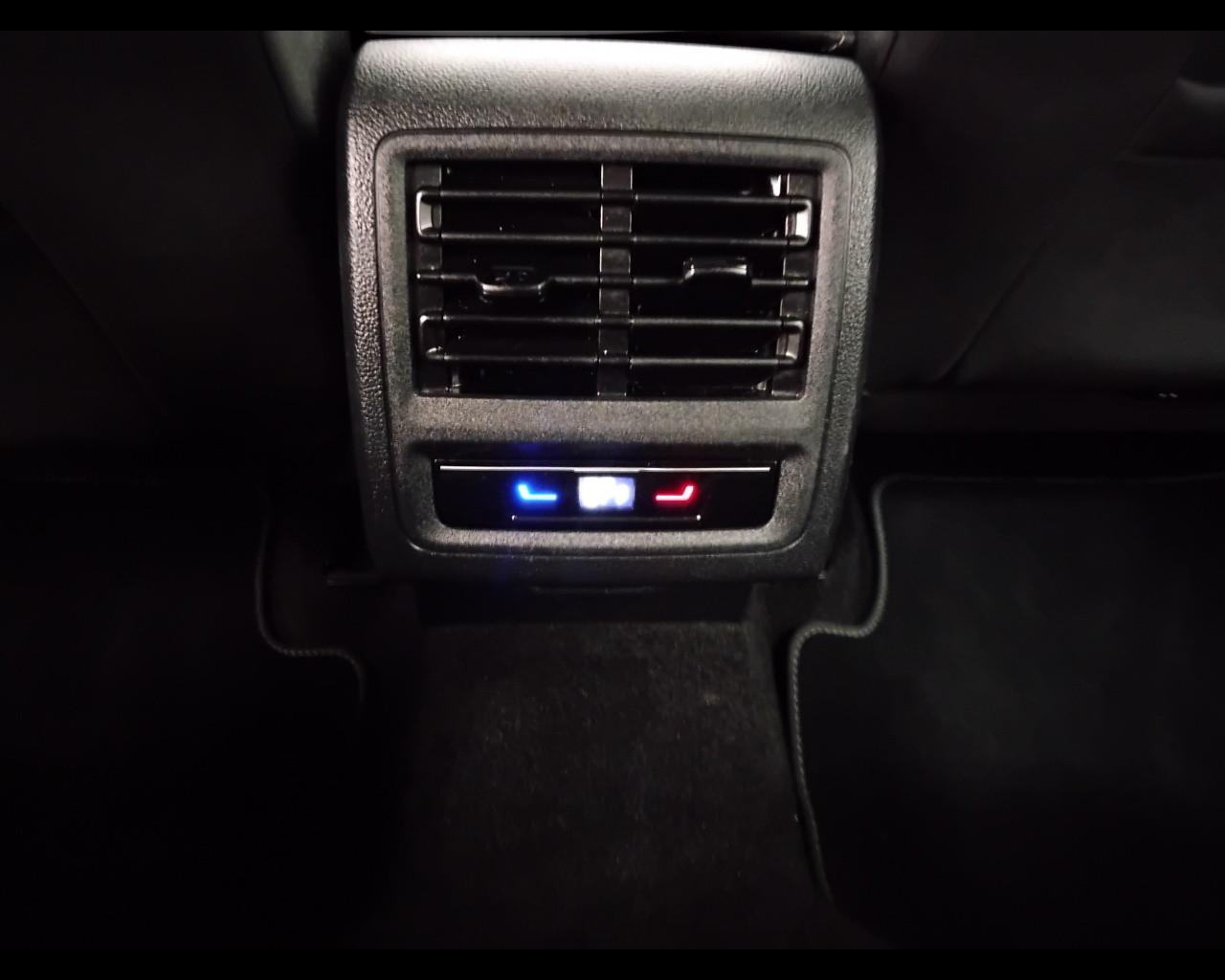 VOLKSWAGEN Golf VIII 2024 - Golf 2.0 tdi Life 115cv