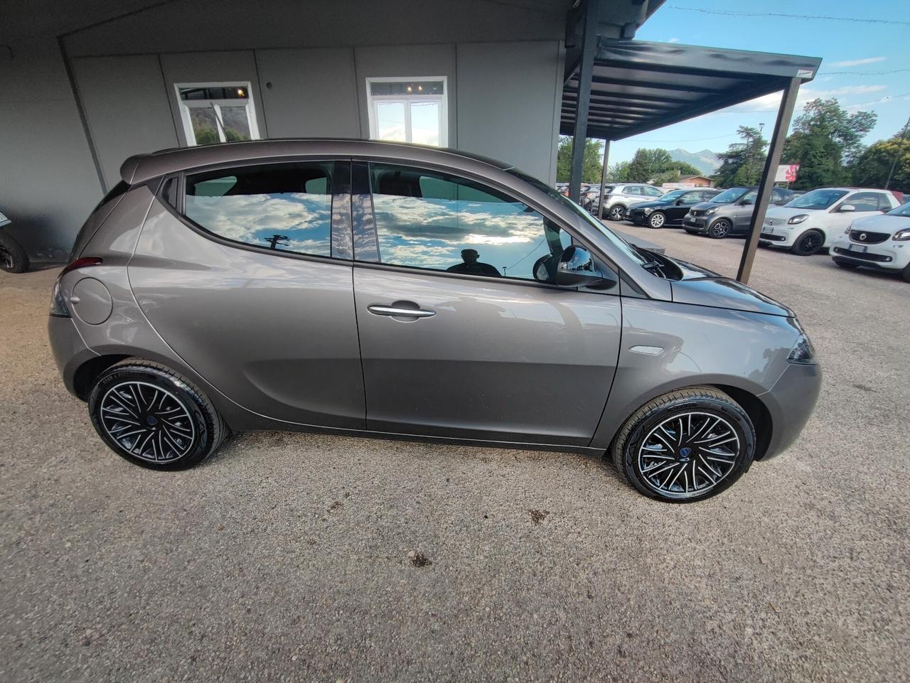 Lancia Ypsilon 1.0 FireFly 5 porte S&S Hybrid Ecochic UnYca