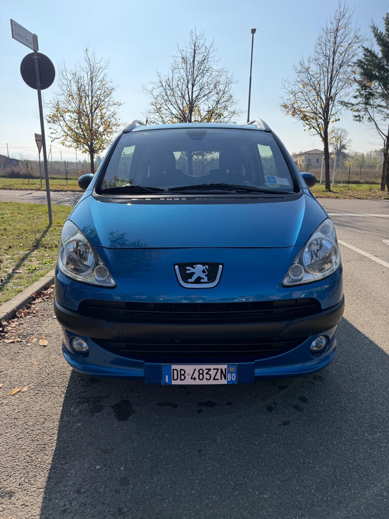 Peugeot 1007 1.4 Happy