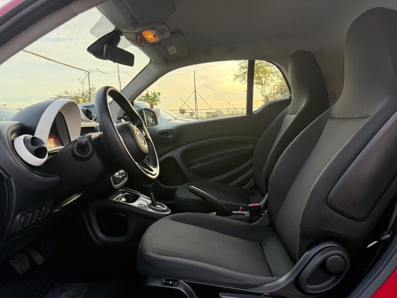 Smart ForTwo 1.0 71cv Coupe Clima cambio Auto fari nuovi