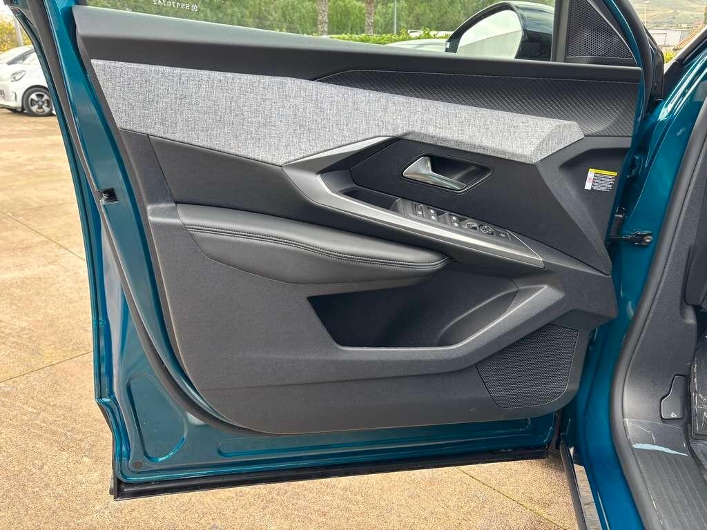 Peugeot 3008 Hybrid 145 Allure KM 0 IVA ESPOSTA Tua a solo 309 Euro al mese