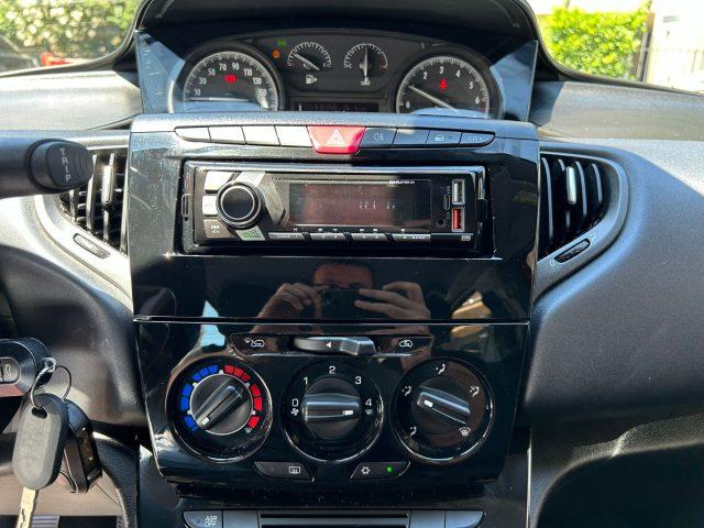 LANCIA Ypsilon 1.2 69 CV 5 porte Silver