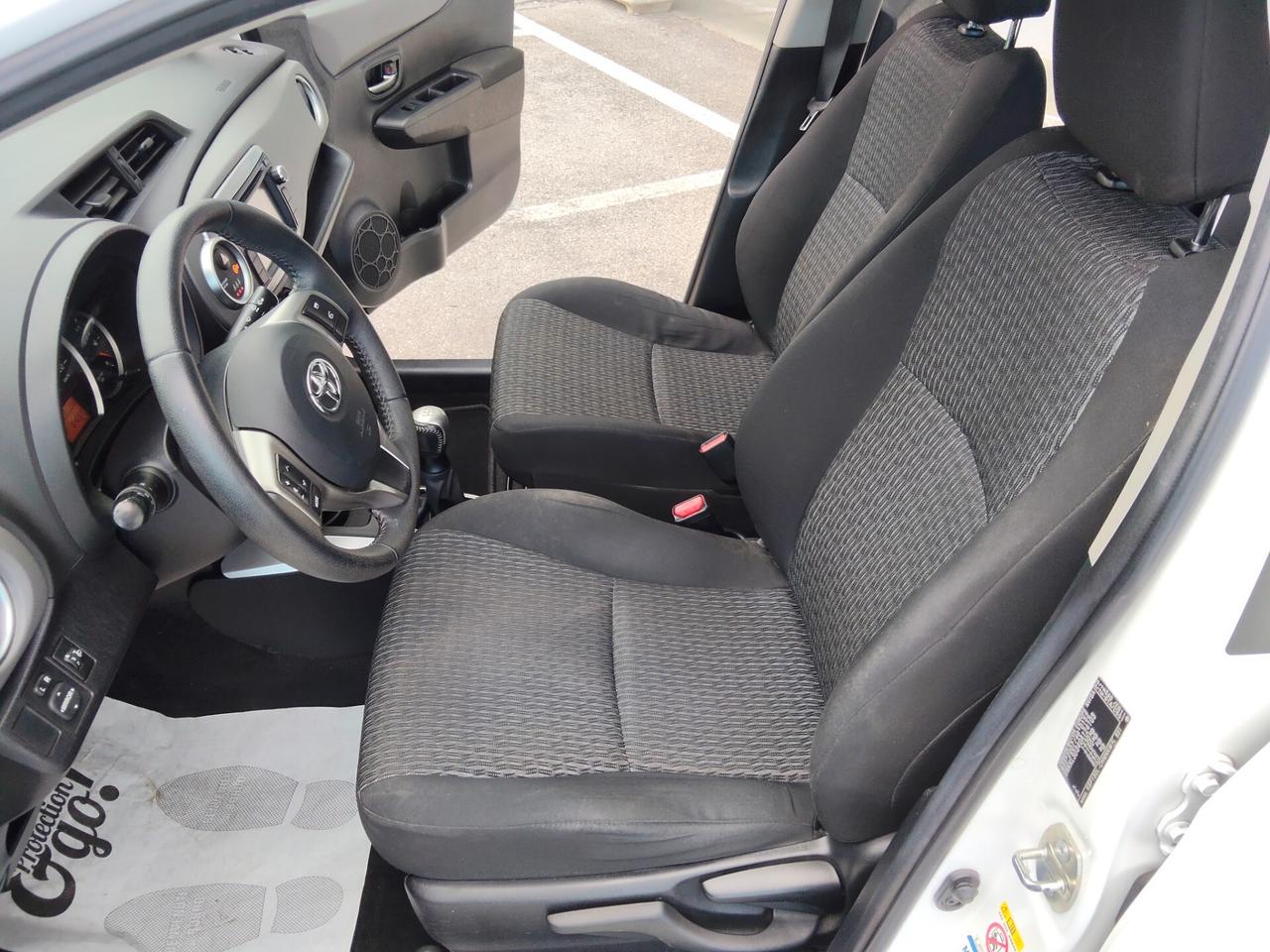 Toyota Yaris 1.0 70cv 5 porte Lounge 60.000km unico proprietario