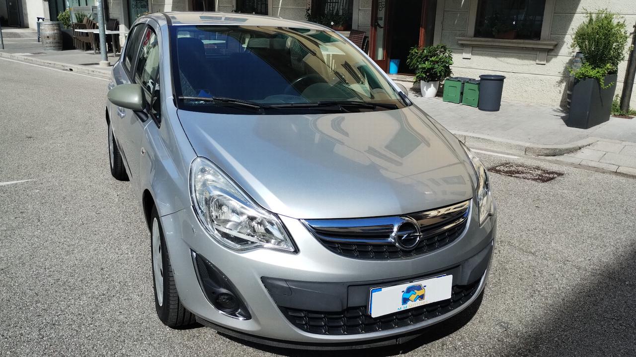 Opel Corsa 1.2 5 porte Club NEOPATENTATI