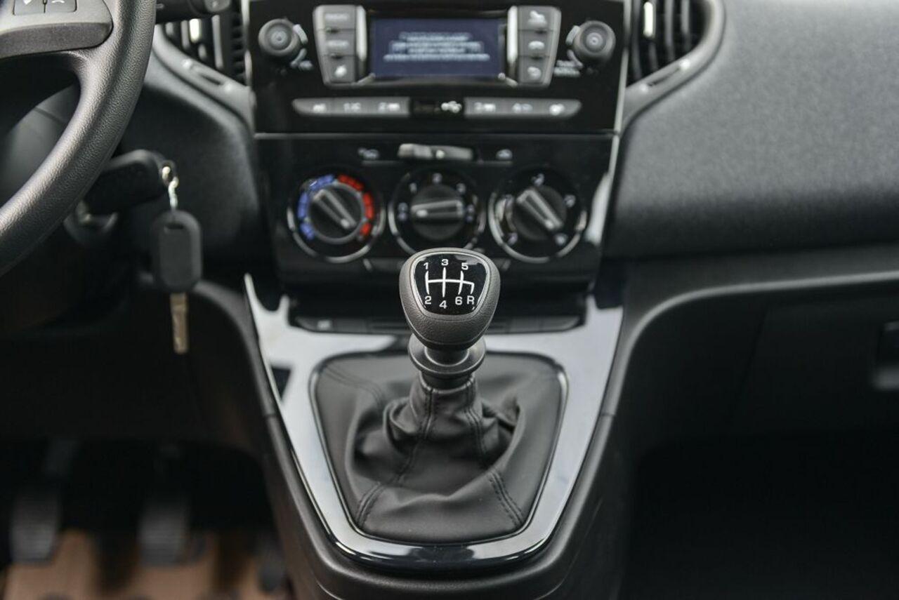 LANCIA Ypsilon III 2021 - Ypsilon 1.0 firefly hybrid Silver s&s 70cv