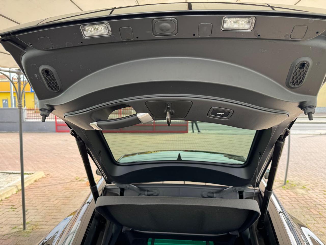 Jaguar F-Pace R-Dynamic Black 2.0 P 300