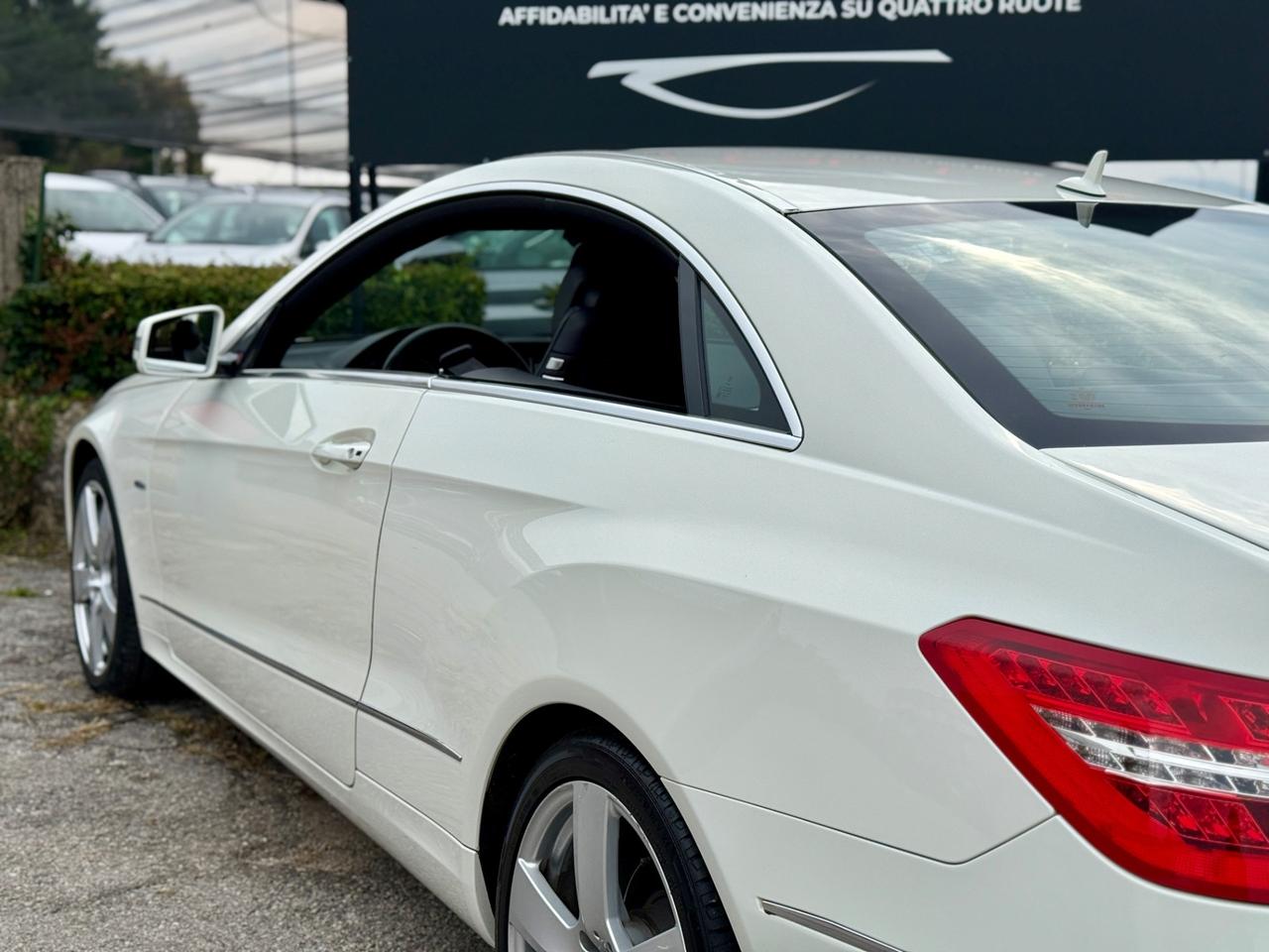 Mercedes-benz E 220 CDI Coupé BlueEFFICIENCY 2012