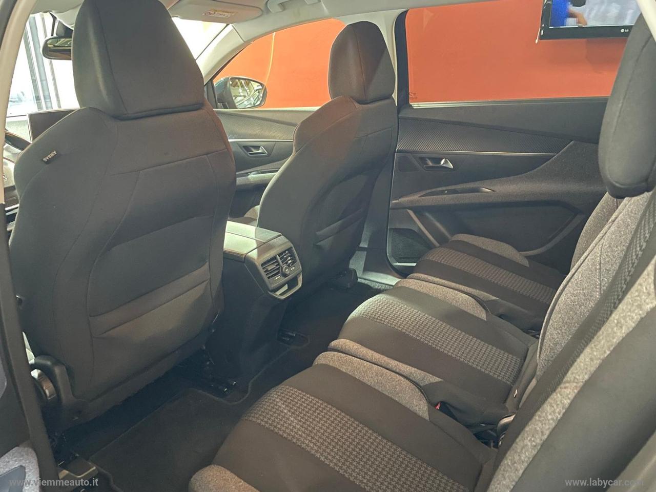 PEUGEOT 5008 BlueHDi 130 S&S Allure