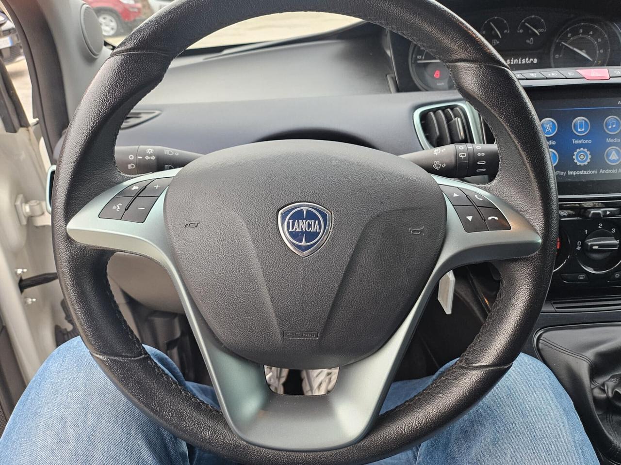 Lancia Ypsilon 1.0 FireFly 5 porte S&S Hybrid Silver