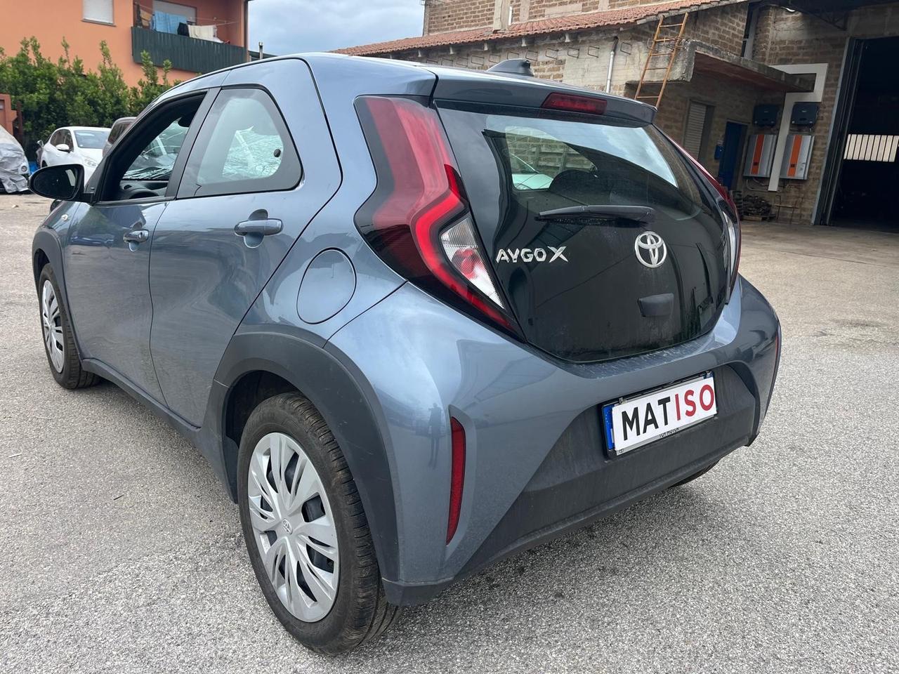 Pacchetto 2 auto incidentate : AYGO X - Hyundai I10