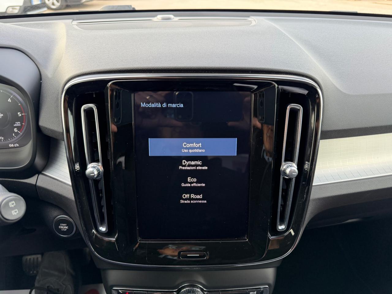 VOLVO XC40 2.0 D3 150CV MANUALE FULL LED MY20