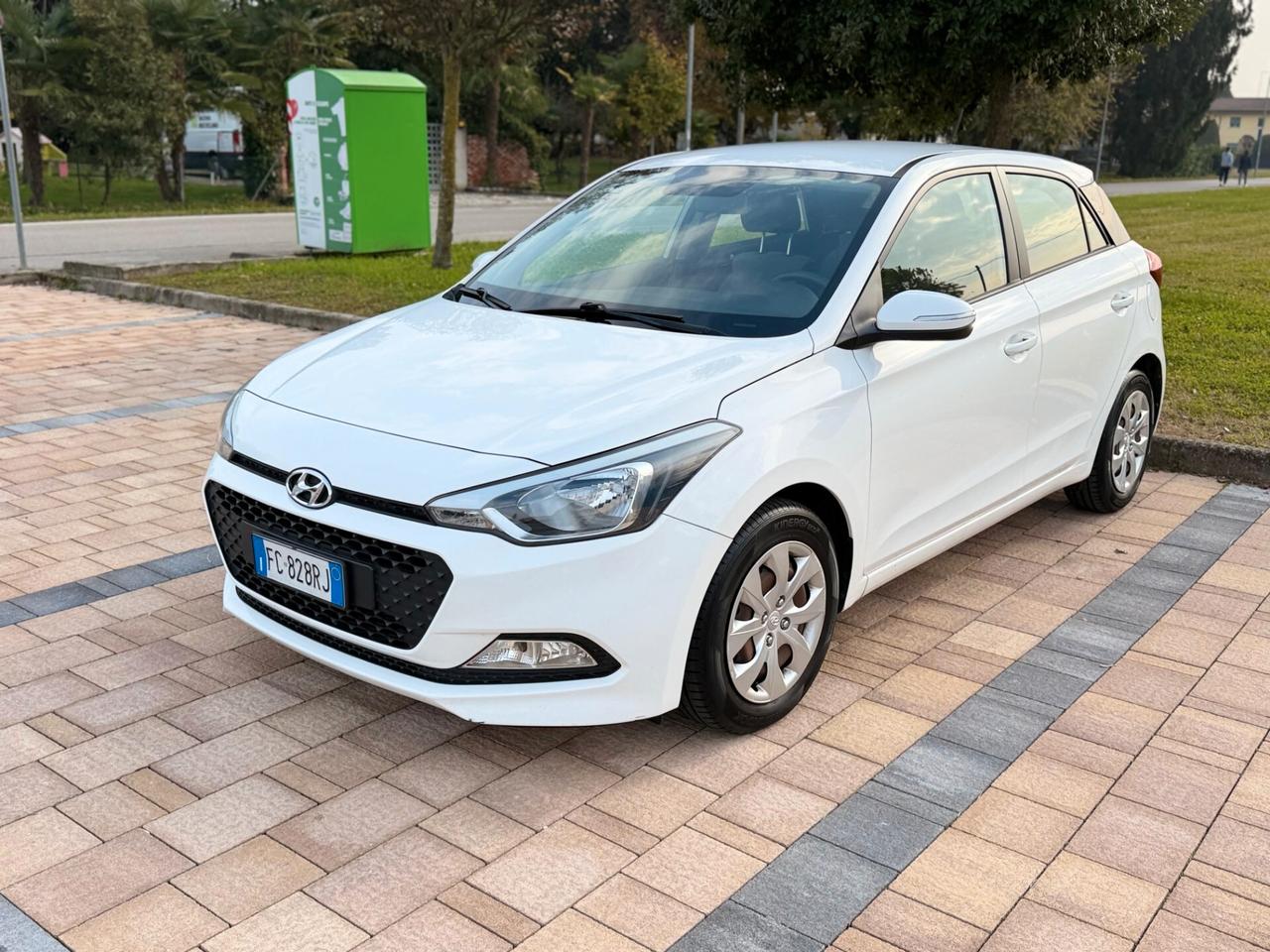 Hyundai i20 1.2 84 CV 5 porte 2016 neopatentati