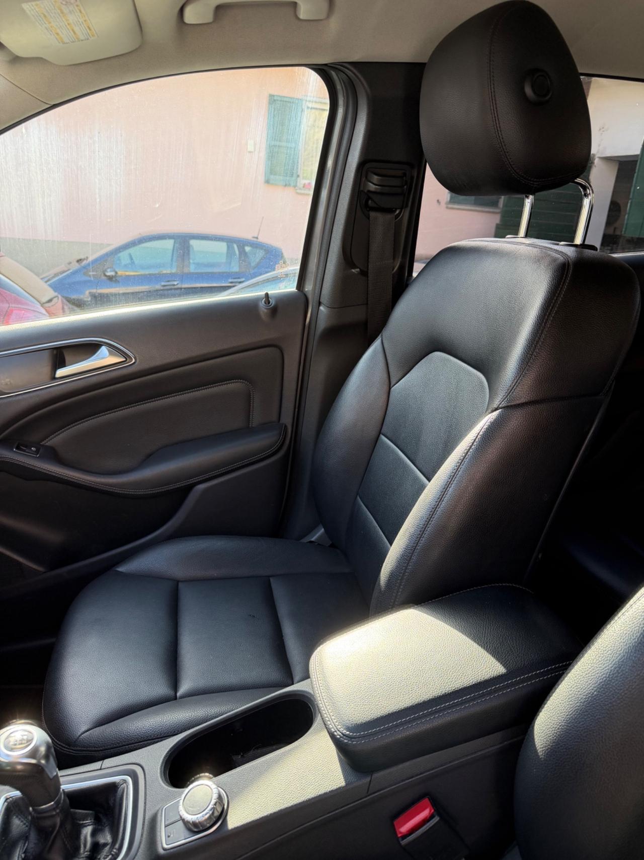 Mercedes-benz B 180 CDI FULLOPT KMCERT RETROCAM