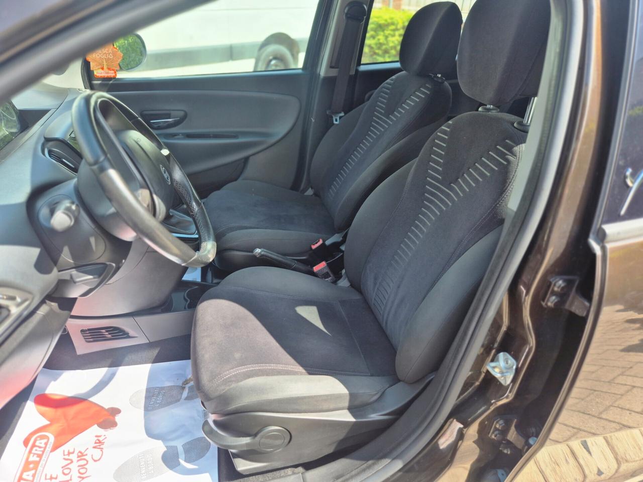Lancia Ypsilon 1.2 69 CV / BENZ/ 5P /OK NEOPATENTATI