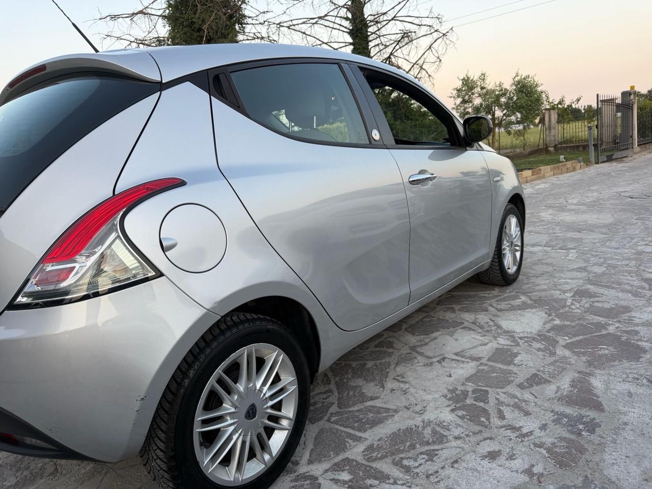 Lancia Ypsilon 1.2 69 CV 5 porte GPL Ecochic Gold neopatentati